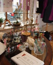 Tresenbereich - Schmuck von Noa Noa, Lisbeth Dahl und Dresdner Künstlern