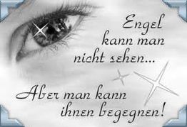 Nahaufnahme eines Auges mit Text: "Engel kann man nicht sehen... Aber man kann ihnen begegnen!"