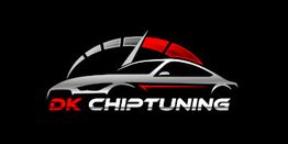 Logo med bilsilhuet og teksten "DK Chiptuning" på sort baggrund med røde og hvide accenter.
