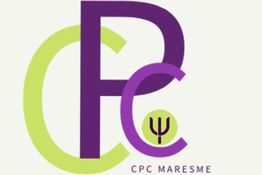 Logotipo de CPC Maresme con letras verdes y moradas. Símbolo de psicología en el centro.