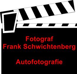 Filmklappe mit dem Text: Fotograf Frank Schwichtenberg Autofotografie in Rot auf Schwarz.
