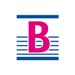 Großer pinker Buchstabe "B" zwischen blauen horizontalen Linien auf weißem Hintergrund.