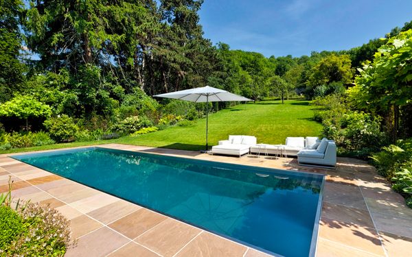 Stahlwandpool im Garten