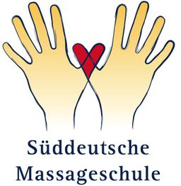 Zwei gelbe Hände mit einem roten Herz in der Mitte, darunter der Text "Süddeutsche Massageschule".