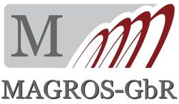 Logo der MAGROS-GbR mit stilisiertem "M" in Grau und Rot auf grauem Hintergrund.