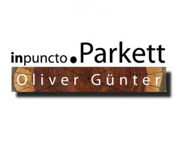Logo mit den Worten "inpuncto Parkett" und "Oliver Günter" auf Holzhintergrund.