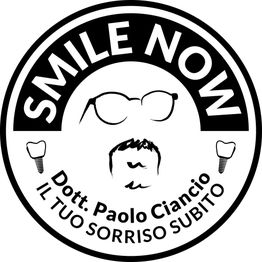 Logo circolare con occhiali, baffi e scritta: "SMILE NOW, Dott. Paolo Ciancio, IL TUO SORRISO SUBITO".
