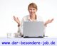 Frau am Laptop lächelt; daneben URL: www.der-besondere-job.de.