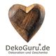 Holzherz-Skulptur über "DekoGuru.de" Text mit "Dekoration und Geschenke" Slogan unten.