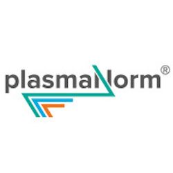 Logo mit dem Text "plasmaNorm" und einem bunten Design aus grünen und orangen Linien.