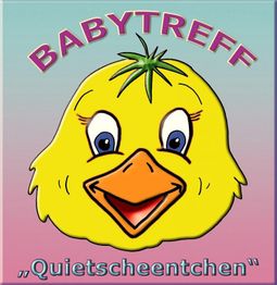 Fröhliches gelbes Entengesicht mit „BABYTREFF Quietscheentchen“ auf rosa Hintergrund.