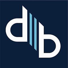 Logo met de letters 'd' en 'b' in wit en blauw, met verticale strepen ertussen. Donkere achtergrond.