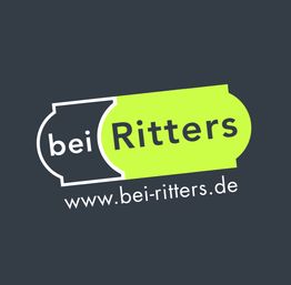 Logo von "bei Ritters" auf dunkelgrauem Hintergrund, danach URL: www.bei-ritters.de.