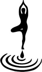 Silueta de persona haciendo yoga sobre gotas que caen en el agua, creando ondas.