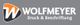 Logo von Wolfmeyer mit dem Text "Druck & Beschriftung" auf grauem Hintergrund.