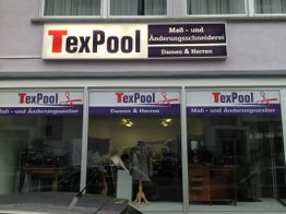 TexPool-Schneideratelier für Damen und Herren, mit Maß- und Änderungsdiensten, Schaufensteransicht.