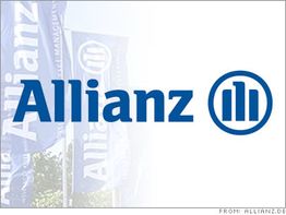Logo der Allianz-Versicherung mit blauen Flaggen im Hintergrund.