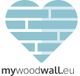 Herz aus blauen Steinen, Text "mywoodwall.eu" darunter.