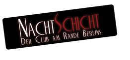 Schwarzes Logo mit rotem Text: "Nachtschicht - Der Club am Rande Berlins" in stilisierter Schrift.