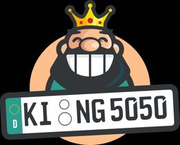 Lächelnder König mit Krone hinter einem Nummernschild mit der Aufschrift "KING 5050".