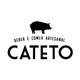Logo com silhueta de porco e texto "Beber e Comer Artesanal CATETO" em preto.
