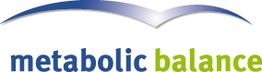 Logo "metabolic balance" mit blau-grüner Schrift und geschwungenem Bogen darüber.