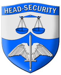 Ein blau-weißes Wappen mit Waage, Schwert und Flügeln, mit Schriftzug "Head-Security".