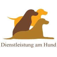 Logo mit drei stilisierten Hunden in Braun- und Gelbtönen, darüber der Text "Dienstleistung am Hund".