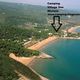 Veduta aerea di una spiaggia e foresta, con freccia verso il Camping Village San Michele.