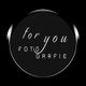 Schwarzes Logo mit der Aufschrift "for you Fotografie" in stilisierter weißer Schrift.