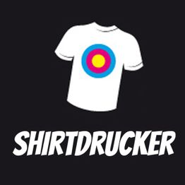 Weißes T-Shirt mit buntem Zielscheibenaufdruck, darunter der Text "Shirtdrucker".