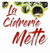 Texte en rouge "La Cidrerie Mette" avec des photos d'arbres et de tonneaux en fond.