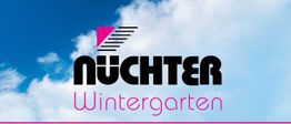 Logo mit dem Text "Nüchter Wintergarten" vor blauem Himmel mit Wolken.