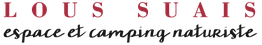 Logo de "Lous Suais" avec texte "espace et camping naturiste" en rouge et noir.