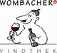 Zeichnung: Person mit Weinglas und Flasche, Text "Wombachers Vinothek" oben und unten.