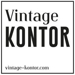 "Schwarzer Text: 'Vintage KONTOR' auf weißem Hintergrund, unten URL 'vintage-kontor.com'."