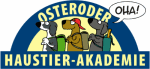 Drei Hunde mit Rucksäcken unter dem Schriftzug "Osteroder Haustier-Akademie", einer sagt "Oha!".