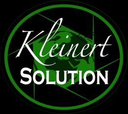 Grünes Logo mit der Aufschrift "Kleinert Solution" vor einem stilisierten Globus im Hintergrund.