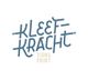 Logo met blauwe tekst "Kleefkracht" en kleine beige tekst "Sign & Print" op witte achtergrond.