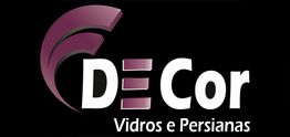 Logotipo da "D E Cor", com texto "Vidros e Persianas" e elemento gráfico roxo à esquerda.