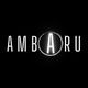Schwarzer Hintergrund mit weißem Text "AMBARU", der Buchstabe A in einem leuchtenden Kreis.