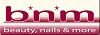 Logo mit Text: „b*n* beauty, nails & more“ in rot-weiß.