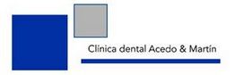 Logo de Clínica dental Acedo & Martín, con cuadros azul y gris.