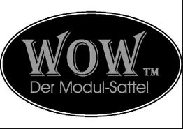 Schwarzes Oval mit Schriftzug "WOW Der Modul-Sattel" in silberner Farbe.
