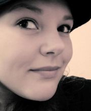 Diplom Designerin Anne \"Hatgirl\" Dietrich