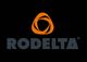 Oranje logo boven zwart "RODELTA" op zwarte achtergrond.