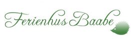 Grüner Schriftzug "Ferienhus Baabe" mit einem kleinen Igel-Icon rechts.