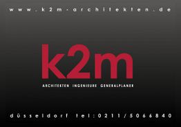 Schwarzes Logo "k2m" in Rot mit Kontaktinfos der Architekten und Ingenieure aus Düsseldorf.