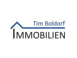 Logo mit dem Text "Tim Boldorf Immobilien" und einem blauen stilisierten Dach darüber.