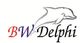 Logo mit rotem "B", blauem "W", schwarzem "Delphi" und grauem Delfin im Hintergrund.